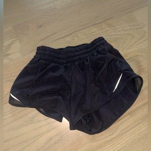 Black lululemon hottt hot short (2.5) inch